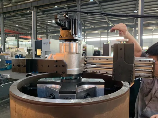 Flange flangiate montate su ID rivolte verso il processo della macchina frontale